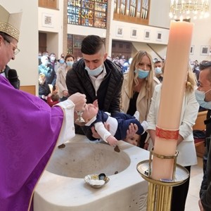 Biskup Šaško krstio peto dijete u obitelji Adamčuk